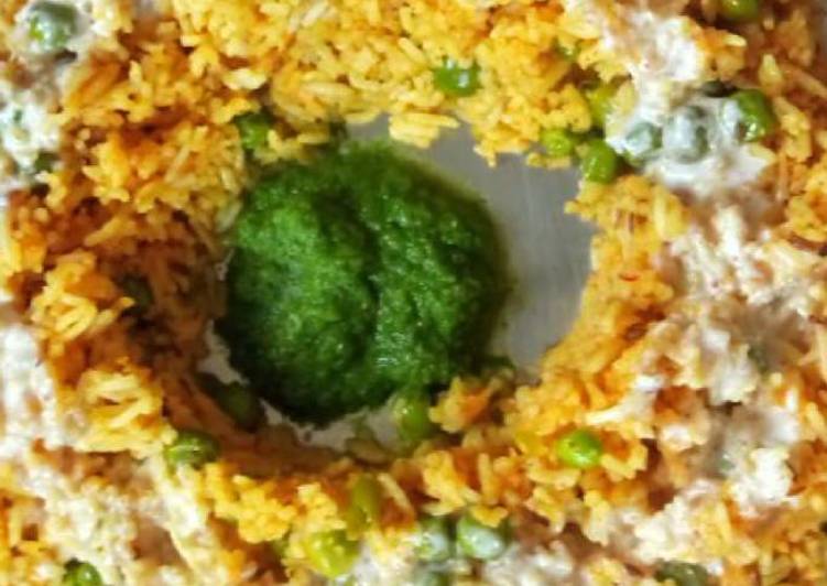 Peas Pulav With Chutney and Curd