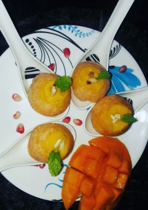 A picture of Aamras Golgappe.