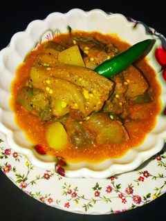 बैंगन आलू की सब्जी (baingan aloo ki sabzi recipe in Hindi) रेसिपी मुख्य फोटो