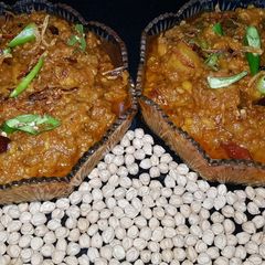 A picture of Chola salan.