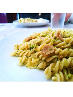 Una foto de Macarrones con champiñones y brócoli