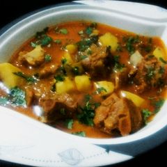 A picture of Aloo gosht.