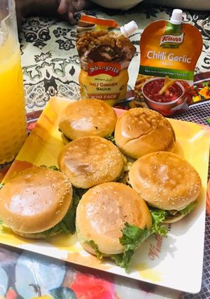 A picture of Anday wala burger.