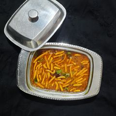 A picture of Kathiyawadi sev tamatar ki sabji.