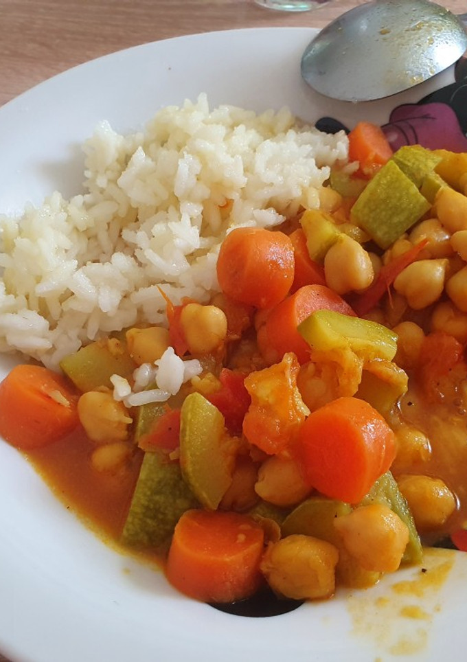 Una foto de Garbanzos con verduras