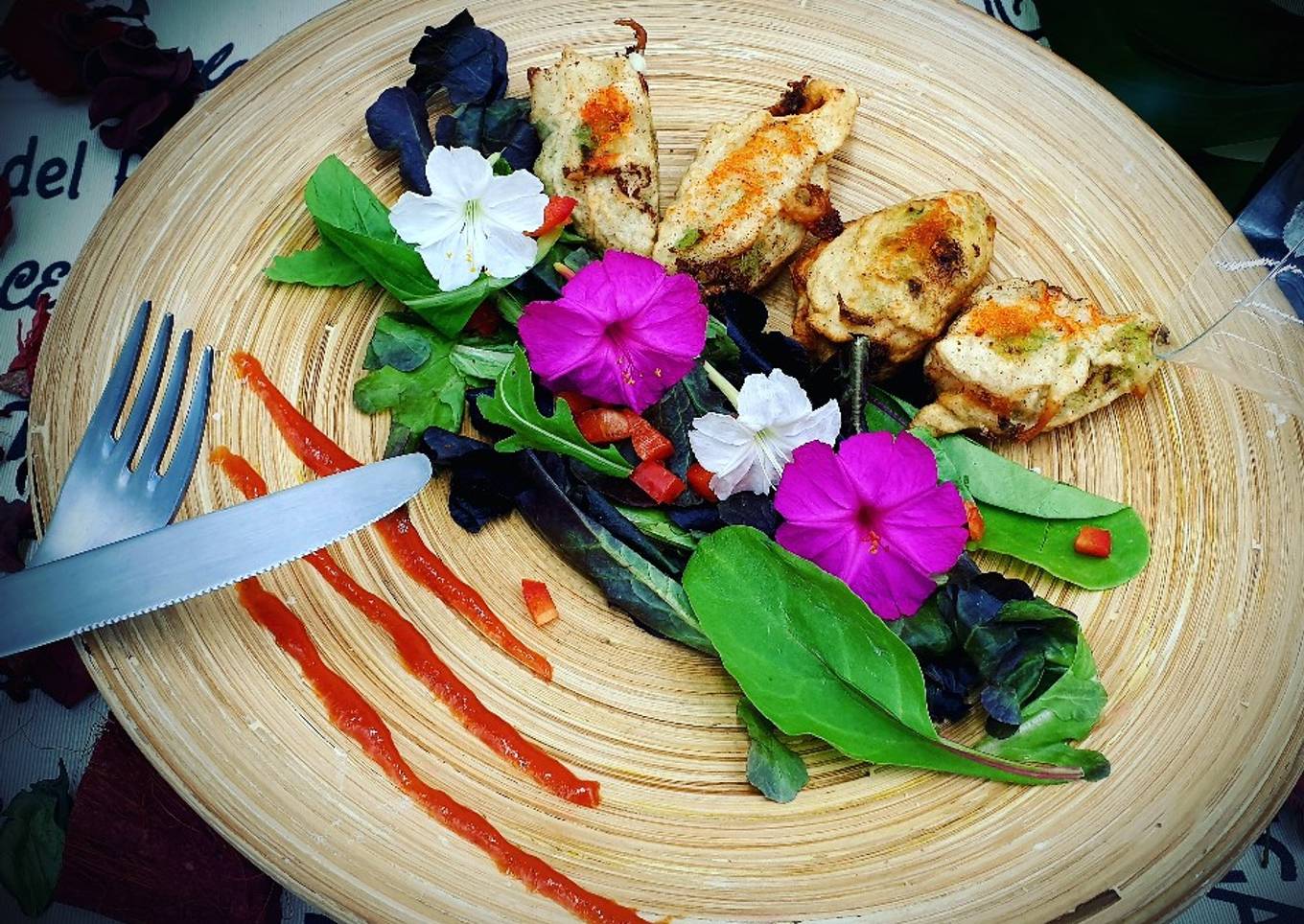 Flores de calabaza fritas y rellenas de quesos