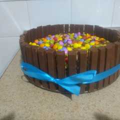 Una foto de Tarta de kit kat🤤