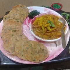 मेथी पूरी आलू गोभी की सब्जी A picture of मेथी पूरी आलू गोभी की सब्जी.