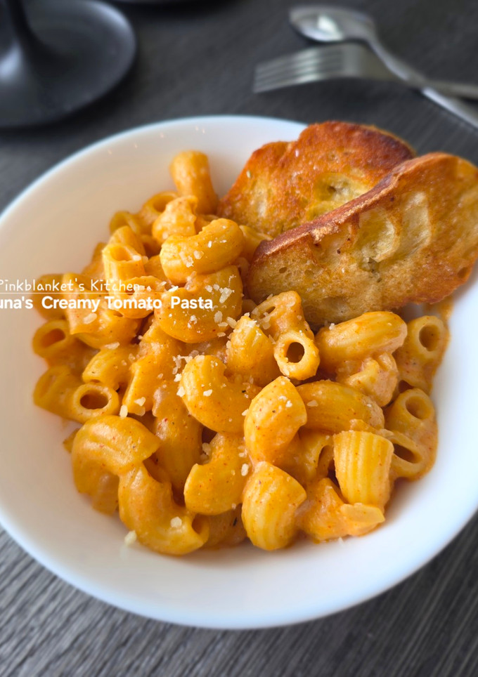 A picture of Nuna's Creamy Tomato Pasta.