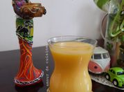 Une photo de jus blender orange