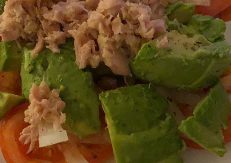 Step-by-Step Guide to Prepare Speedy Quick Tomato, Tuna and Avocado Salad