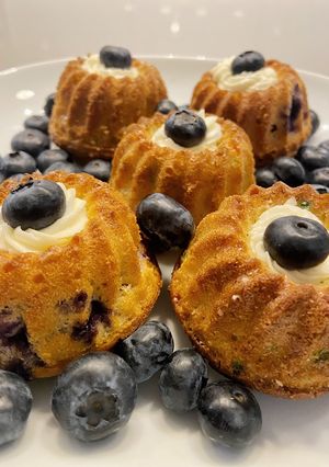 Áfonyás muffin-koszorú citromos mascarpone krémmel recept fotója