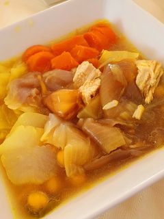 Una foto de Cocido sin grasa con pollo a mi manera