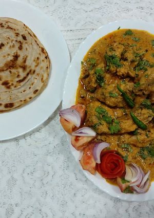 A picture of Reshmi chicken with cashwnut masala with warky paratha.