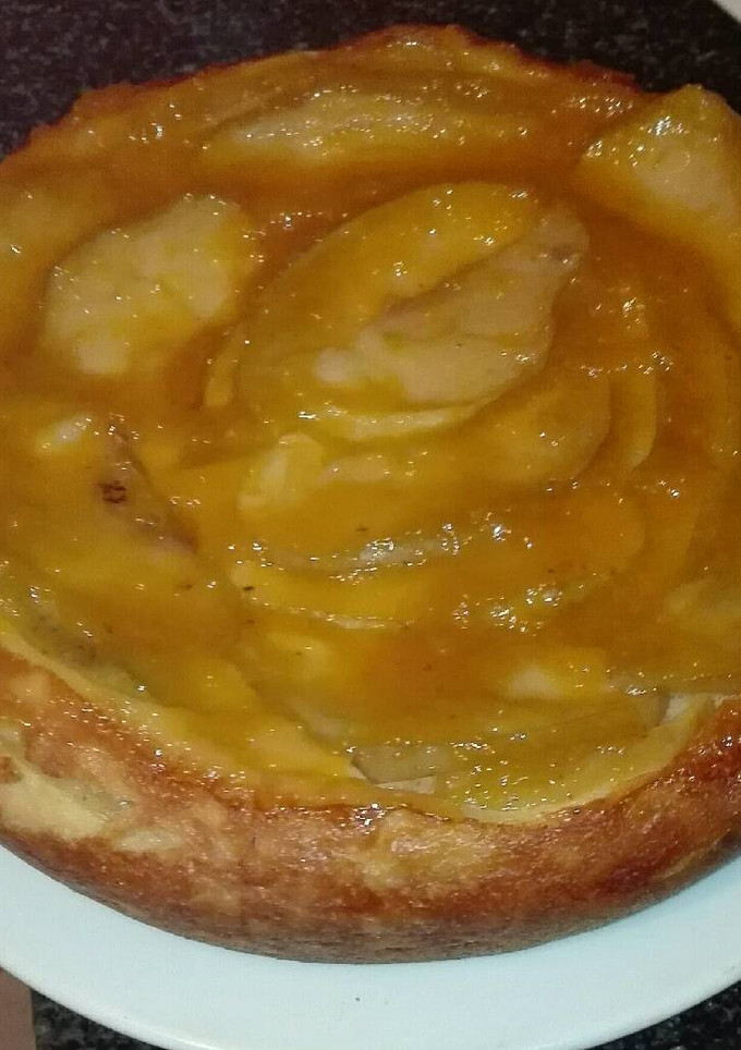 Una foto de Tarta de manzana con natillas