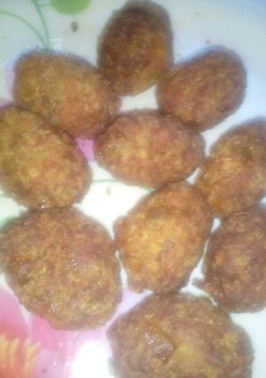 A picture of Besan ke aloo cutlet.