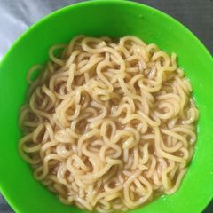 A picture of Noodles.