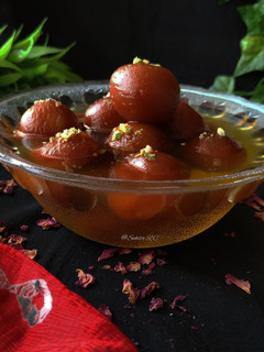 A picture of "Gulab Jamun".