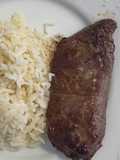 Arroz branco com bife grelhado