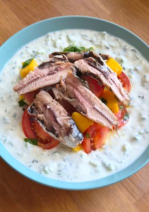 Foto principal de Sardinas con tzatziki, tomate y mango