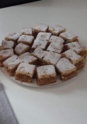 O poză a rețetei Prăjitura turnată cu mere!.