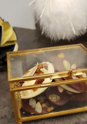 Une photo de °Mendiants chocolat noir, au lait et chocolat blanc °