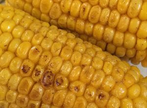 Foto principal de Mazorcas de maíz con mantequilla y sal