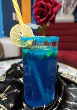 ब्लू कुराको शरबत (Blue curacao sharbat recipe in Hindi) रेसिपी मुख्य फोटो