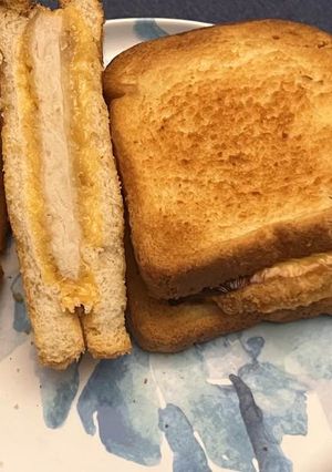 A picture of Chicken cheese grilled sandwich.