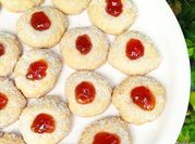 Una foto de galletas con margarina