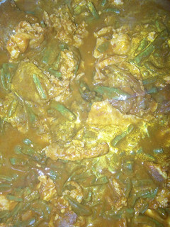 Una foto de Omelette de huevo en caldillo rojo con nopales a la Mario, s