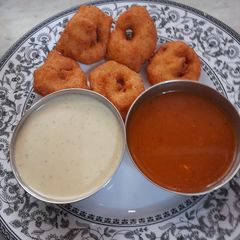 A picture of Medu vada.