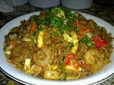 Arroz frito con camarones