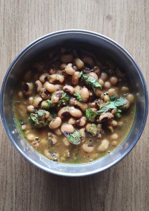 A picture of Black eyed peas curry.