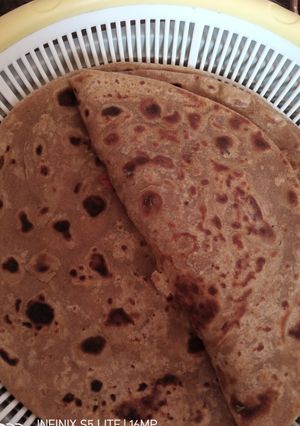A picture of Khasta batti wala paratha.