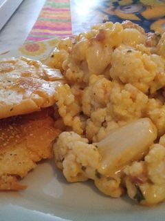 Una foto de Mac and Cheese de Cauliflower. Keto & Low Carb