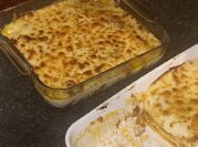 Una foto de lasagna con carne molida