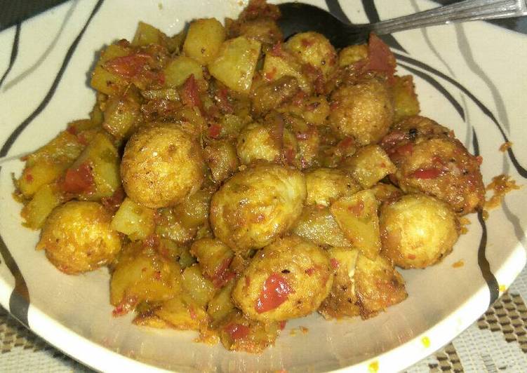 Bumbu balado pedas (kentang dan telur puyuh)