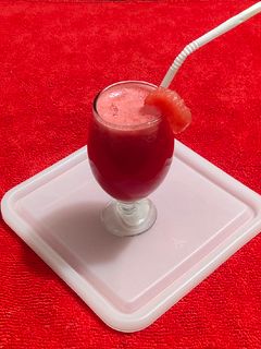 દાડમ તરબૂચ નું શરબત (Pomegranate Watermelon Sharbat Recipe In Gujarati) રેસીપી મુખ્ય ફોટો