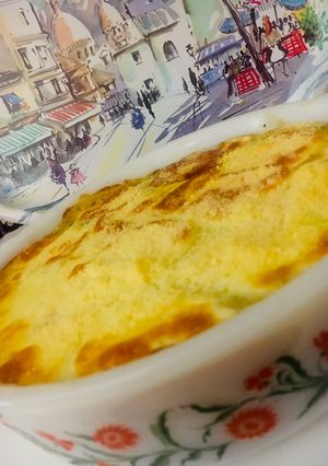 Una foto de PASTEL SALADO DE 🍆MELANZANE🍆(BERENJENA)🍆SALSA BLANCA Y 🧀QUESOS🧀