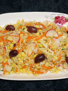 Una foto de ENSALADA DE REPOLLO CON CHOCLO. JON STYLE