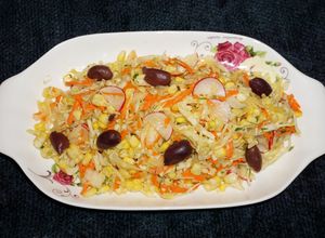 Una foto de ENSALADA DE REPOLLO CON CHOCLO. JON STYLE