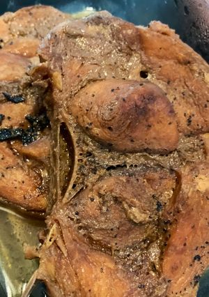 Una foto de Chuletas de pavita con ensalada rusa y arroz graneadito