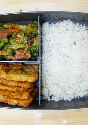 Foto resep Lunchbox / Bekal : Tumis Sosis Brokoli dan Tempe Kriuk