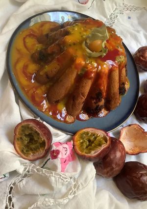 Une photo de Cake 🫐🍒🍇fruits rouge 🍋passion🥭