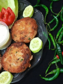 A picture of Aloo ke kabab.