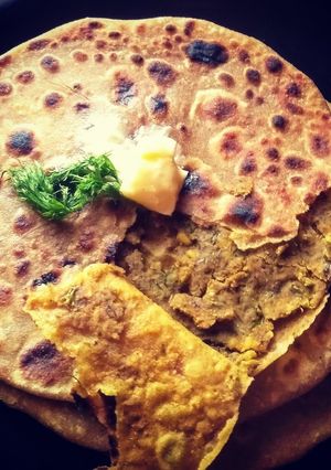 A picture of Dal paratha.