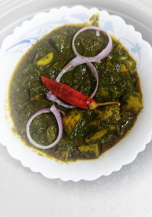 આલુ પાલક (Aloo Palak Recipe In Gujarati) રેસીપી મુખ્ય ફોટો