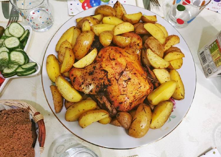 Курица в духовке целиком с картофелем - рецепт с фото