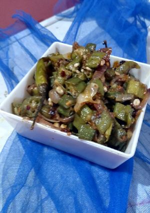 A picture of Bhindi (without tomatoes).